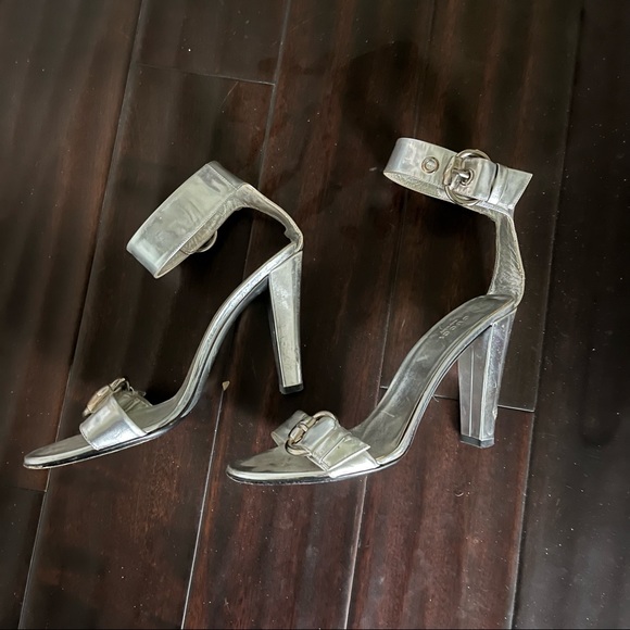 Gucci Silver Mirrored Ankle Strap Sandal - Picture 2 of 6
